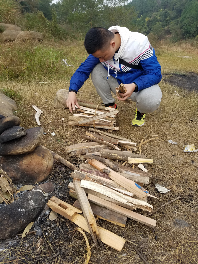 技術(shù)部的小吳正在細心