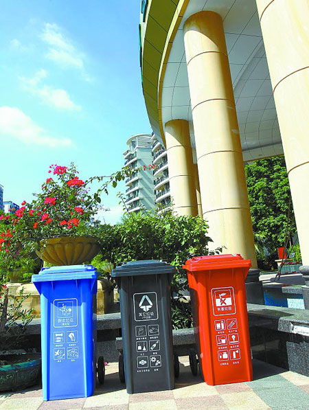 小區(qū)常用塑料垃圾桶實景圖